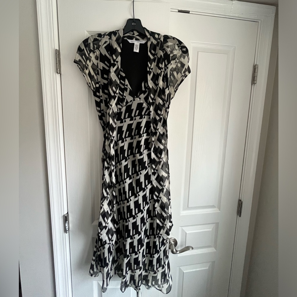 Vintage DIANE von FURSTENBERG patterned midi dress